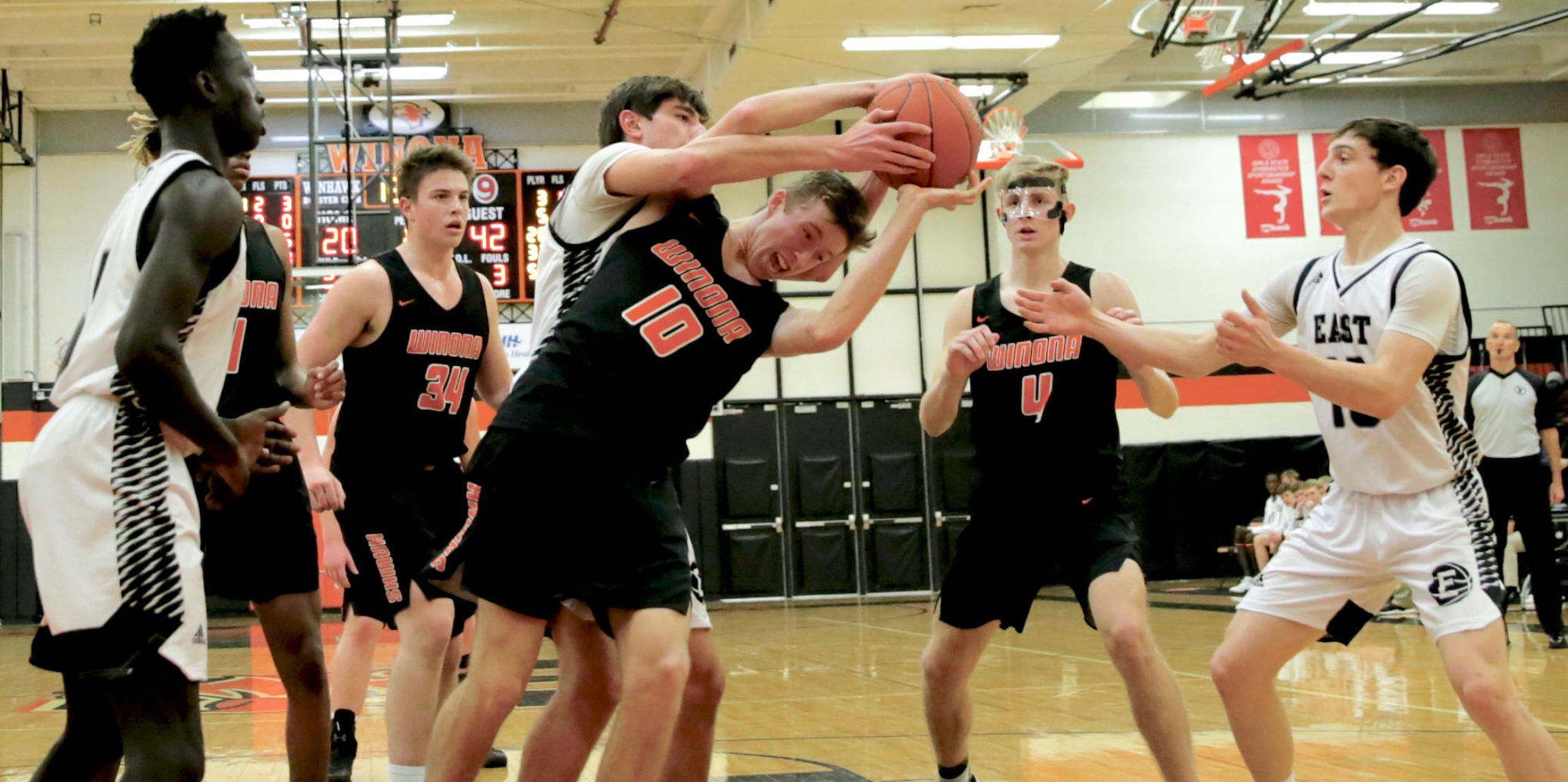 Winhawk boy's basketball vs Mankato East
